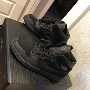 Air Jordan 1 mids never been worn sz. 9.5